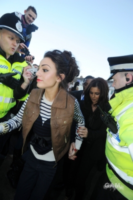 Cheryl_and_Cher_arriving_leaving_Chers_house_07_12_10_26.jpg