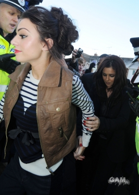 Cheryl_and_Cher_arriving_leaving_Chers_house_07_12_10_29.jpg
