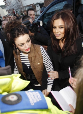 Cheryl_and_Cher_arriving_leaving_Chers_house_07_12_10_30.jpg