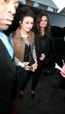 Cheryl_and_Cher_arriving_leaving_Chers_house_07_12_10_37.jpg
