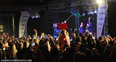 Cheryl_and_Cher_on_stage_in_Malvern_07_12_10_11.jpg