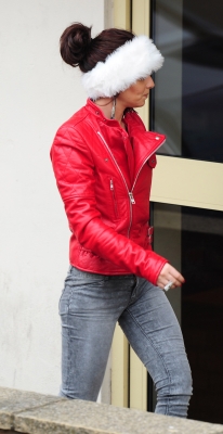 Cheryl_and_Nicola_arriving_at_the_X_Factor_studios_10_12_10_10.jpg