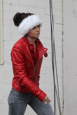Cheryl_and_Nicola_arriving_at_the_X_Factor_studios_10_12_10_26.jpg