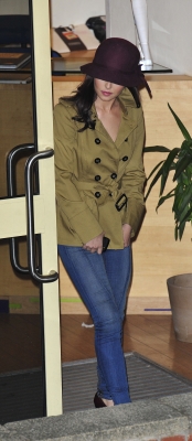 Cheryl_Cole_arriving_at_the_X_Factor_studios_11_12_10_20.jpg