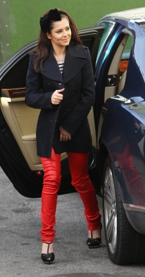 Cheryl_Cole_arriving_at_the_X_Factor_studios_12_12_10_21.jpg