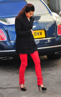 Cheryl_Cole_arriving_at_the_X_Factor_studios_12_12_10_23.jpg