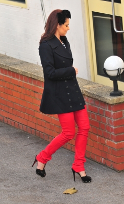 Cheryl_Cole_arriving_at_the_X_Factor_studios_12_12_10_39.jpg