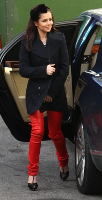 Cheryl_Cole_arriving_at_the_X_Factor_studios_12_12_10_42.jpg