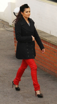 Cheryl_Cole_arriving_at_the_X_Factor_studios_12_12_10_44.jpg