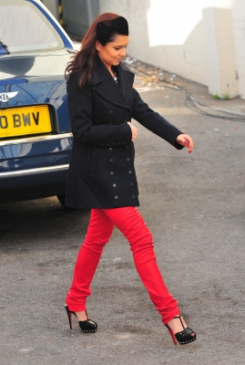 Cheryl_Cole_arriving_at_the_X_Factor_studios_12_12_10_47.jpg