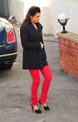 Cheryl_Cole_arriving_at_the_X_Factor_studios_12_12_10_48.jpg