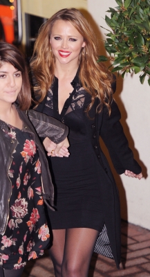 Cheryl_Kim_and_Nicola_leaving_The_X_Factor_studios_12_12_10_64.jpg