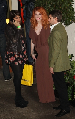 Cheryl_Kim_and_Nicola_leaving_The_X_Factor_studios_12_12_10_73.jpg