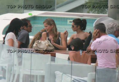 Cheryl_at_her_Hotel_in_South_Africa_01_01_11_282629.jpg