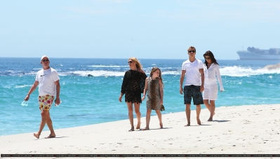 Cheryl_and_Derek_taking_a_stroll_on_a_beach_in_South_Africa_1_01_11_10.jpg
