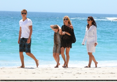 Cheryl_and_Derek_taking_a_stroll_on_a_beach_in_South_Africa_1_01_11_8.jpg