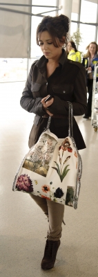 Cheryl_Cole_arrives_at_Heathrow_Airport_23_02_11_30.jpg