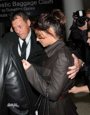 Cheryl_Cole_arriving_at_LAX_airport_LA_23_02_11_12.jpg