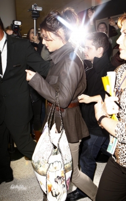 Cheryl_Cole_arriving_at_LAX_airport_LA_23_02_11_3.jpg