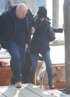 Cheryl_Cole_leaving_her_hotel_in_Venice_07_02_11_12.jpg
