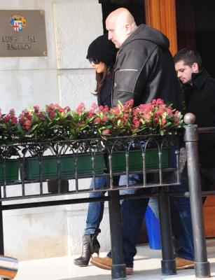 Cheryl_Cole_leaving_her_hotel_in_Venice_07_02_11_21.jpg
