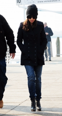 Cheryl_Cole_leaving_her_hotel_in_Venice_07_02_11_3.jpg