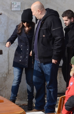 Cheryl_Cole_leaving_her_hotel_in_Venice_07_02_11_40.jpg
