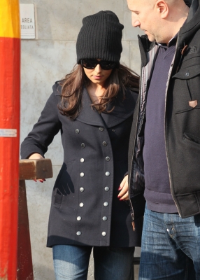 Cheryl_Cole_leaving_her_hotel_in_Venice_07_02_11_80.jpg