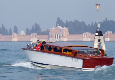 Cheryl_Cole_leaving_her_hotel_in_Venice_07_02_11_86.jpg