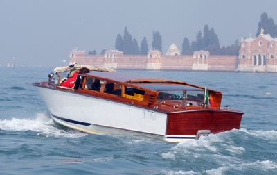 Cheryl_Cole_leaving_her_hotel_in_Venice_07_02_11_88.jpg