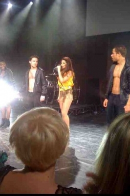 Cheryl_Cole_performing_in_Venice_for_Audi_05_02_11_5.jpg