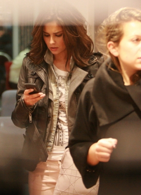 Cheryl_Cole_catching_a_flight_at_Berlin_airport_28_01_10_2.jpg