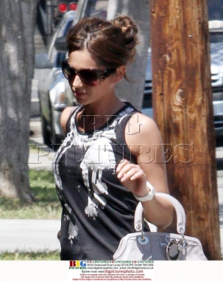 Cheryl_Cole_is_spotted_in_North_Hollywood_29_03_10_32.jpg