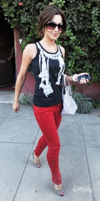 Cheryl_Cole_is_spotted_in_North_Hollywood_29_03_10_6.jpg