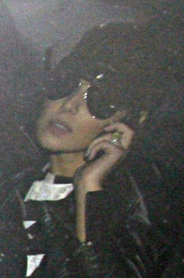 Cheryl_Cole_leaves_a_studio_in_London_13_02_10_4.jpg
