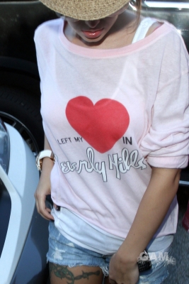 Cheryl_Cole_visits_a_studio_in_Santa_Monica_20_02_10_1.jpg