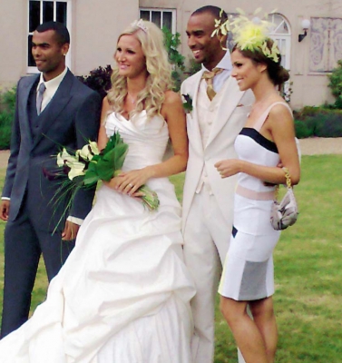 Cheryl_and_Ashley_at_Matthew_Coles_wedding_29_06_08_2.jpg