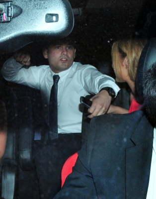 Cheryl_and_Kim_arriving_back_at_The_Loews_Hotel_10_07_11_2.jpg