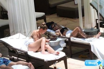 Cheryl_and_Kimberley_at_hotel_in_Hollywood_120711_10.jpg