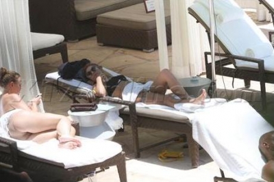 Cheryl_and_Kimberley_at_hotel_in_Hollywood_120711_18.jpg