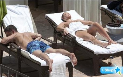 Cheryl_and_Kimberley_at_hotel_in_Hollywood_120711_22.jpg