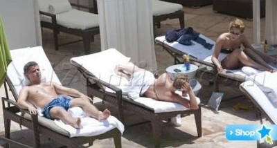 Cheryl_and_Kimberley_at_hotel_in_Hollywood_120711_43.jpg