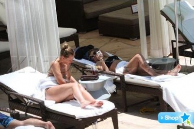Cheryl_and_Kimberley_at_hotel_in_Hollywood_120711_48.jpg