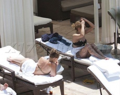 Cheryl_and_Kimberley_at_hotel_in_Hollywood_120711_5.jpg