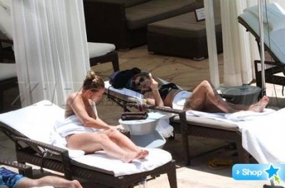 Cheryl_and_Kimberley_at_hotel_in_Hollywood_120711_8.jpg