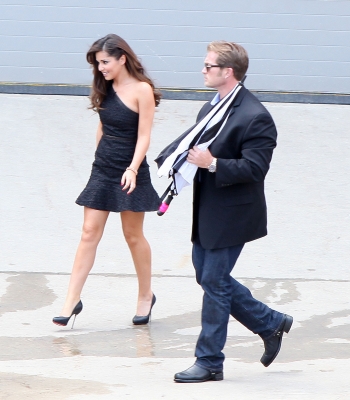 Cheryl_arrives_to_taping_of_filming_at_Sears_Arena_20_05_11_2.jpg