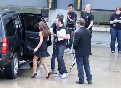 Cheryl_arrives_to_taping_of_filming_at_Sears_Arena_20_05_11_6.jpg