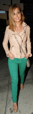 Cheryl_Cole_and_Kimberley_Walsh_out_for_dinner_in_LA_8_07_11_18.jpg