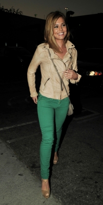 Cheryl_Cole_and_Kimberley_Walsh_out_for_dinner_in_LA_8_07_11_3.jpg