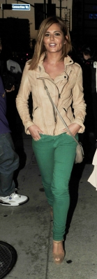 Cheryl_Cole_and_Kimberley_Walsh_out_for_dinner_in_LA_8_07_11_7.jpg